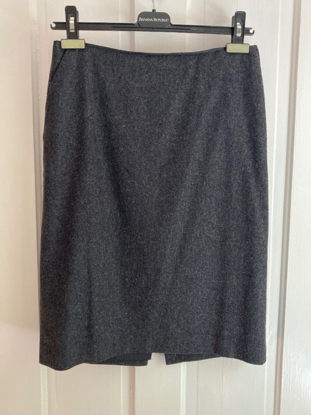 Banana Republic Gray Wool Pencil Skirt Est. Size Small/Medium